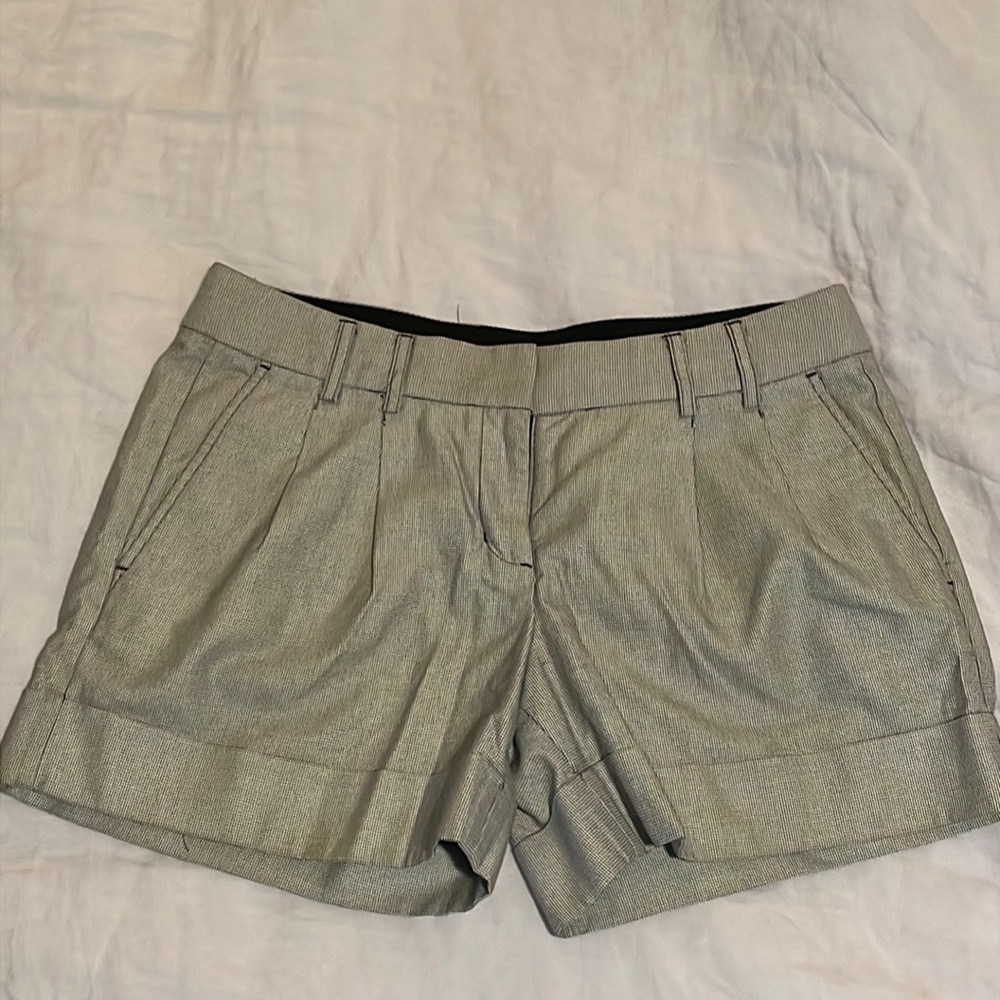 Black/white pleated shorts
